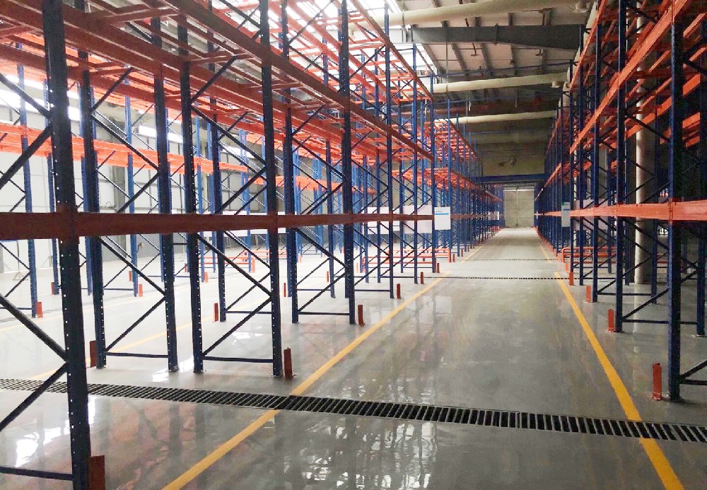 如何降低定制重型倉庫貨架的成本？